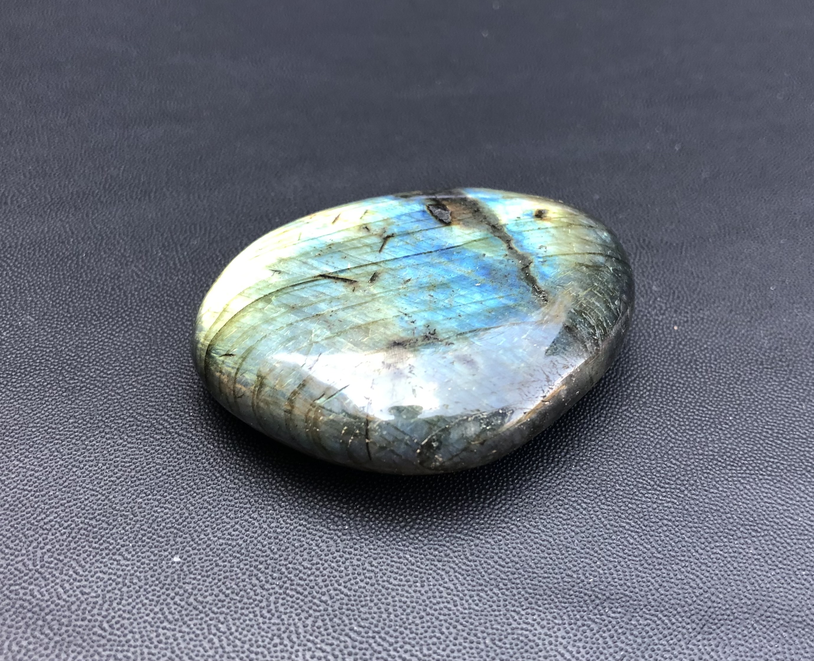 Blue-Orange-Yellow Labradorite Pebble 1.76 oz - Image 4