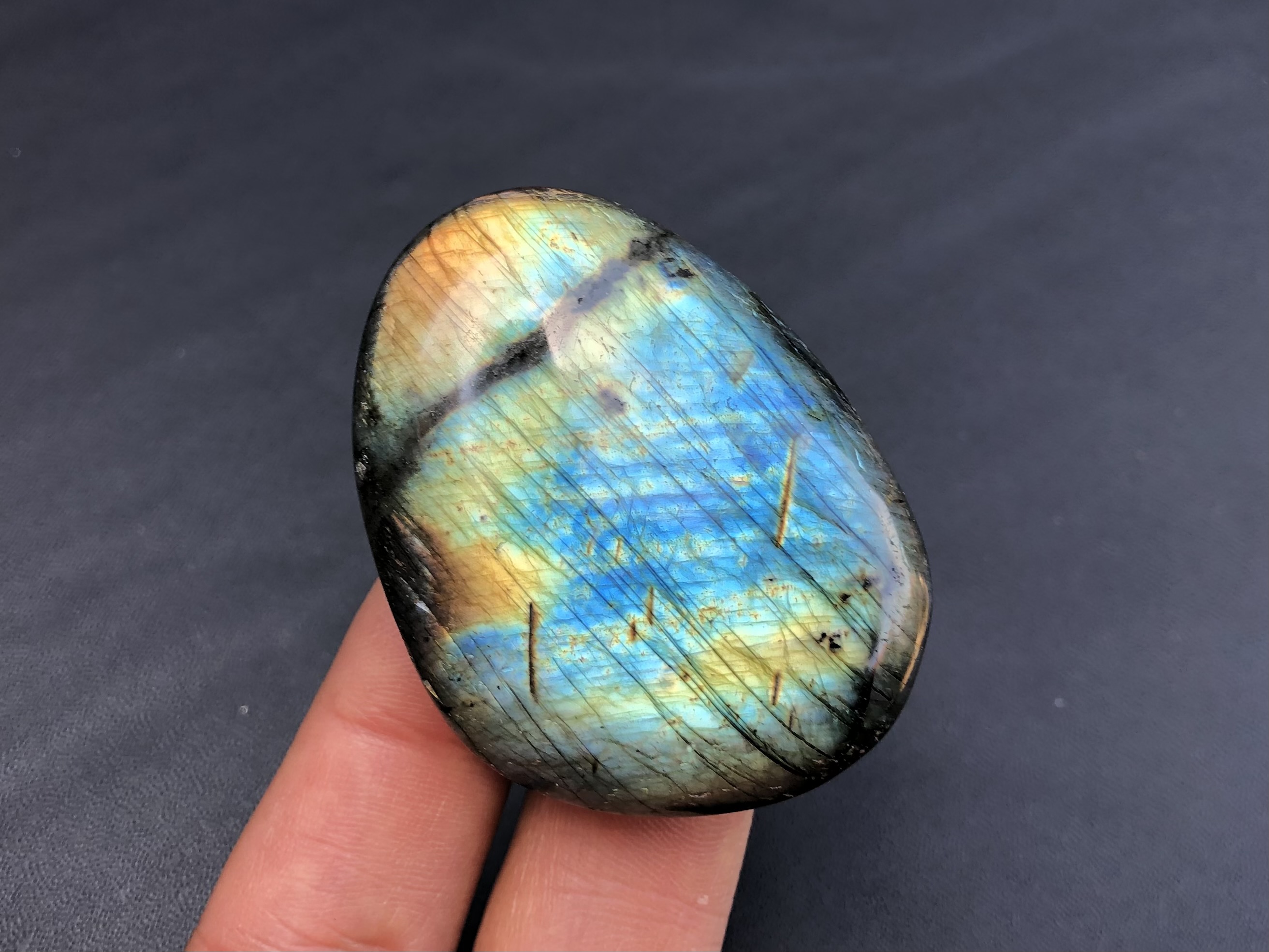Blue-Orange-Yellow Labradorite Pebble 1.76 oz - Image 9