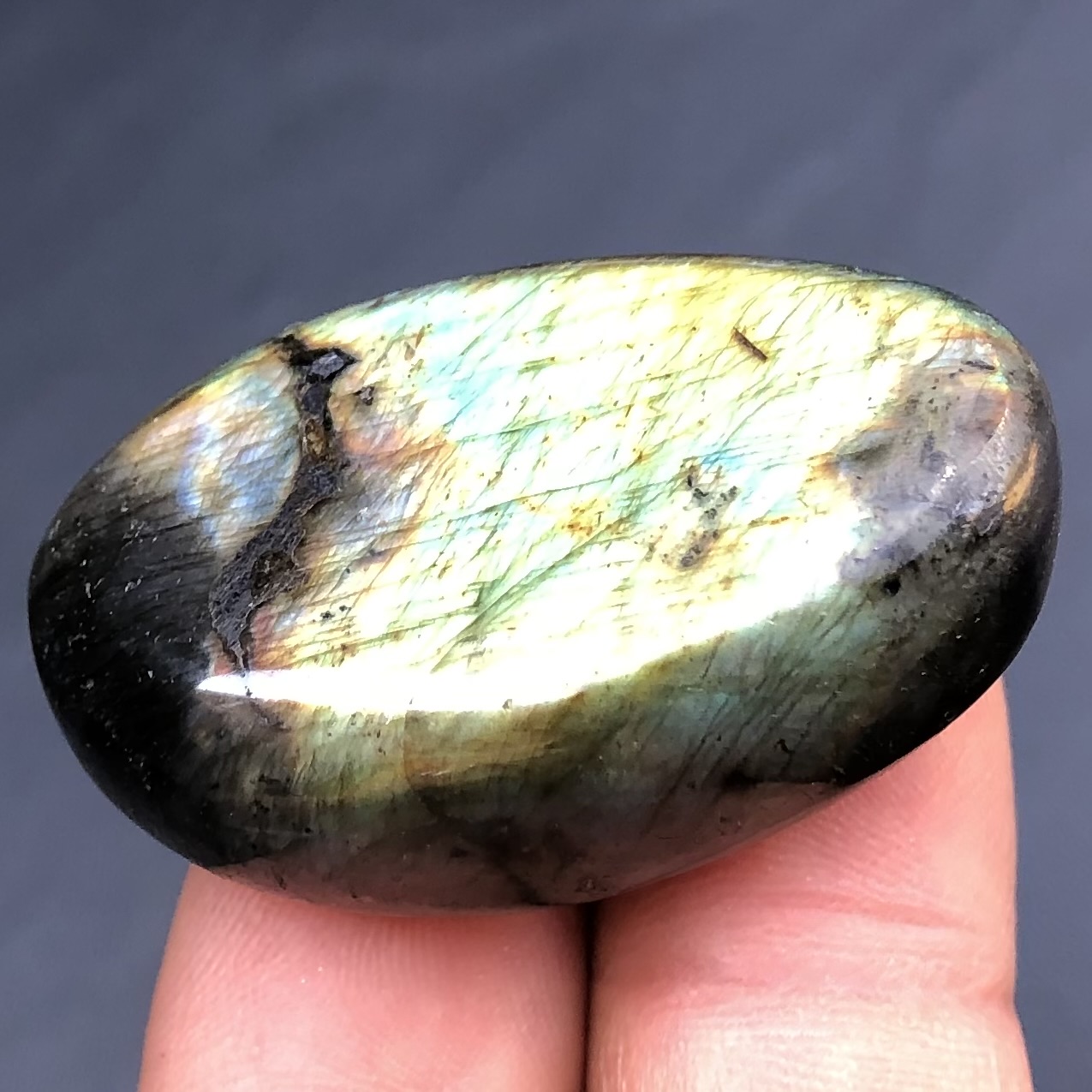 Yellow-Green-Blue Labradorite Pebble 1.06 oz - Image 6