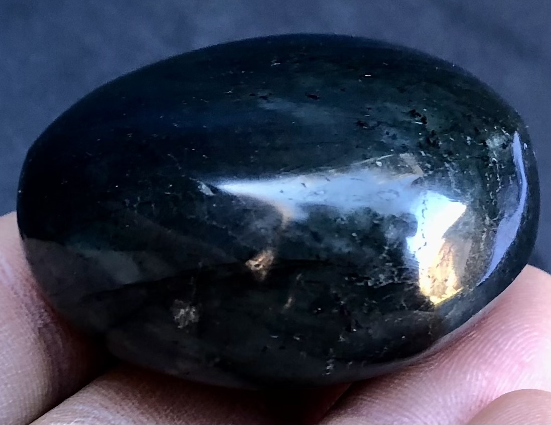 Azure-Gold Labradorite Palm Stone 2.36 oz - Image 4